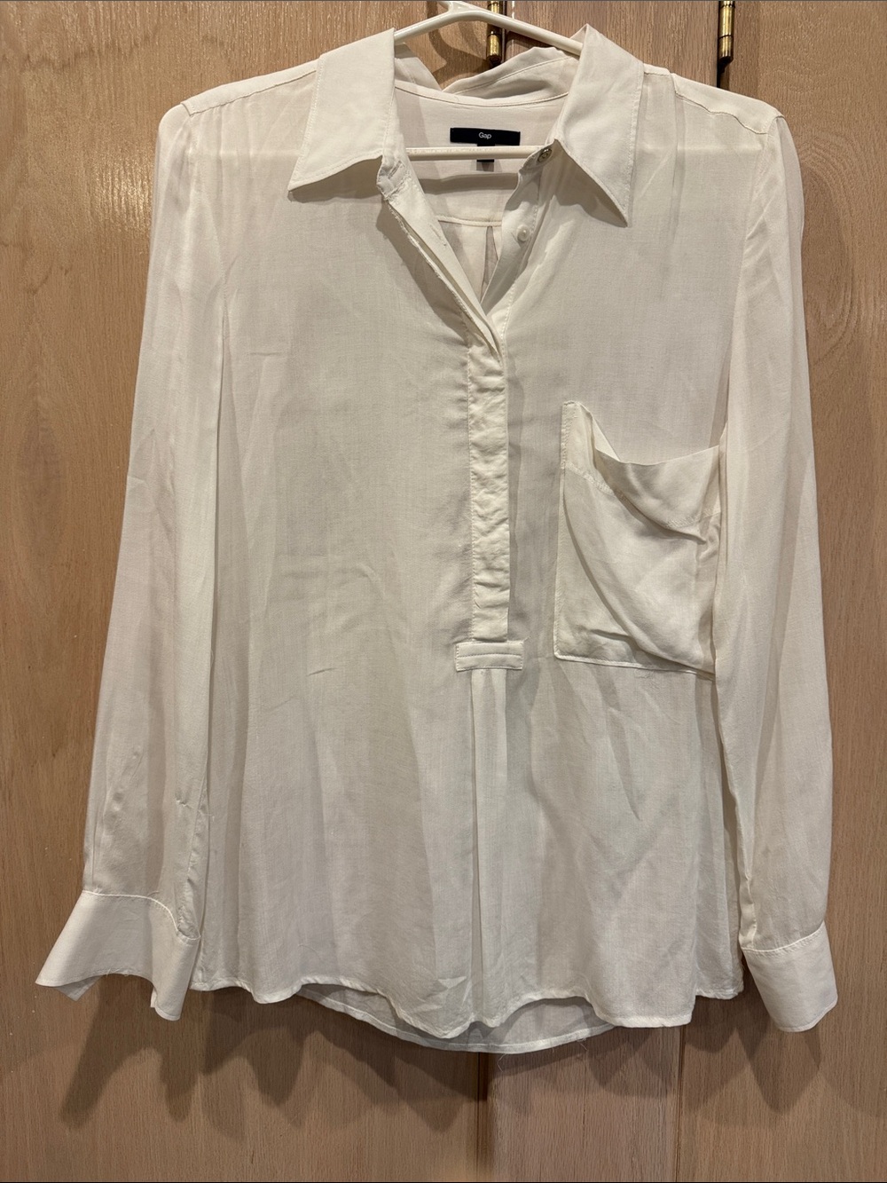 GAP Cream Button-Front Long-Sleeve Shirt with Pocket